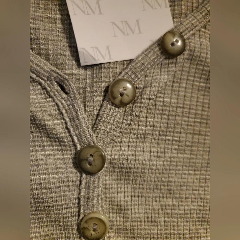 A&G Henley Bodysuit Size Medium NWT - Picture 4 of 7